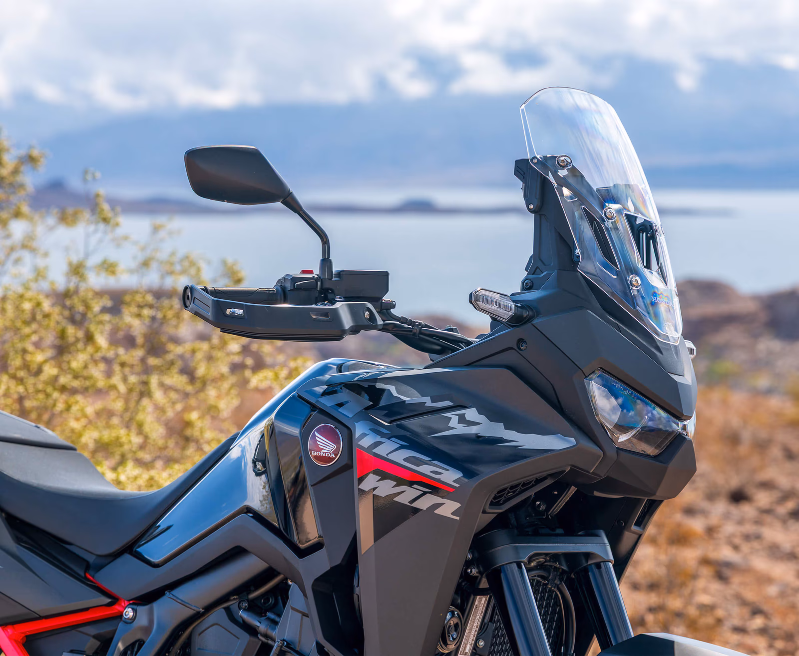 CRF 1100L Africa Twin em ambiente externo - foto 4 - 4 de 8