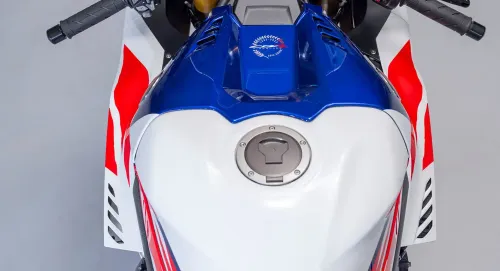 Posição do tanque da CBR 1000RR-R Fireblade