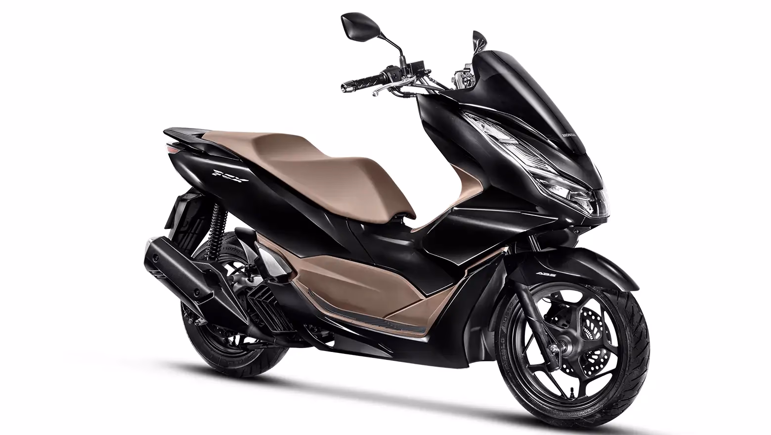 PCX na cor preto metálico, vista frontal e lateral direita - 36 de 38