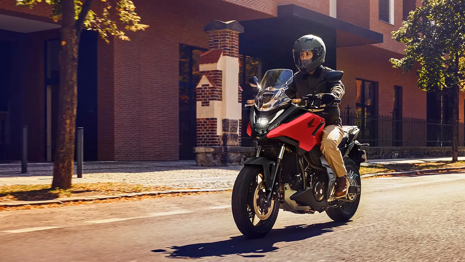 NC 750X na cidade - 1 de 6