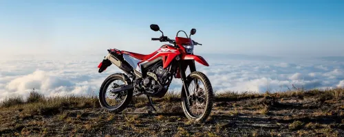 XR 300L Tornado em destaque, mostrando estilo
